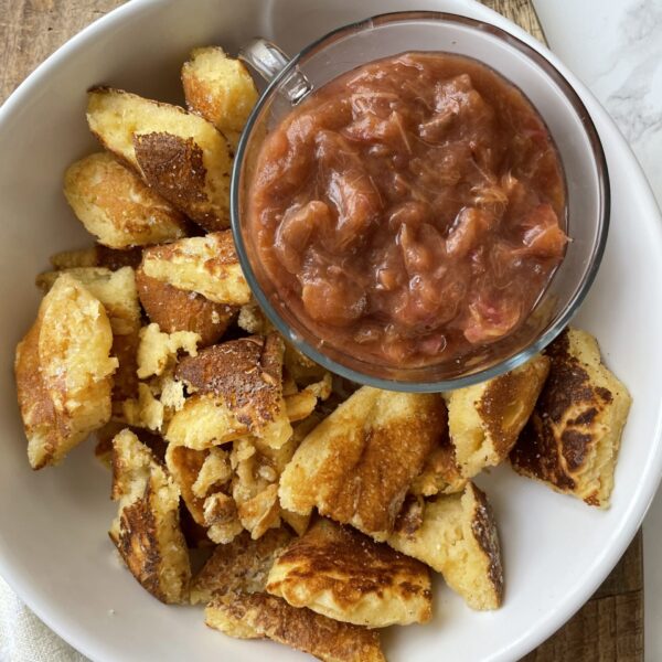 Kaiserschmarrn mit Rhabarberröster